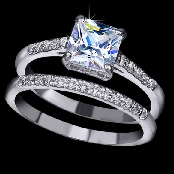 ENGAGEMENT RING SET - Picture 7 of 8